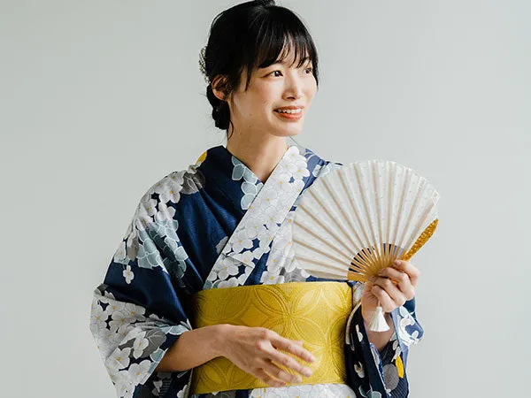 Japanese Sensu Foldable fan with a Fan bag / White, Dot pattern